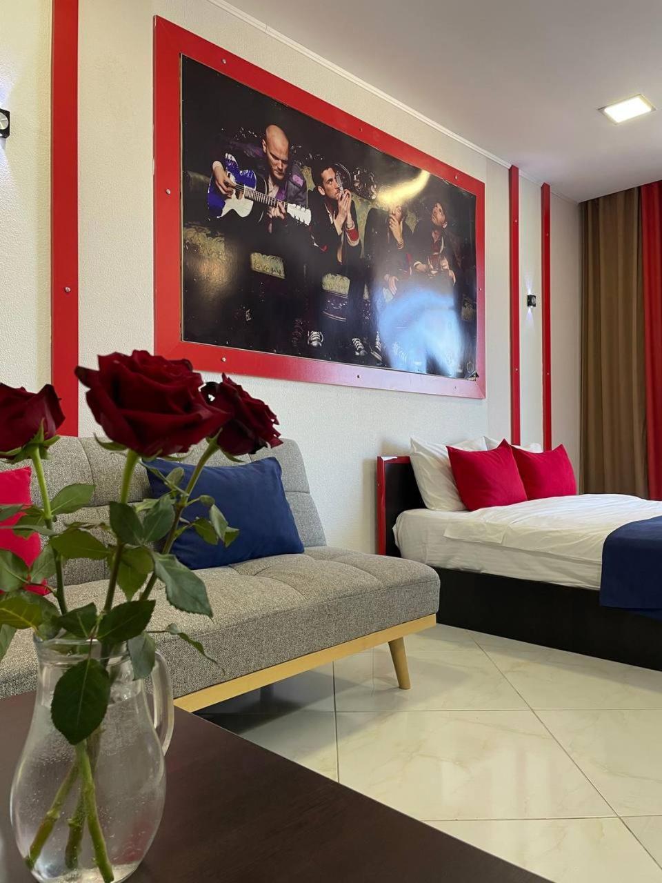 Rock Hotel First Line Μπατούμι Εξωτερικό φωτογραφία
