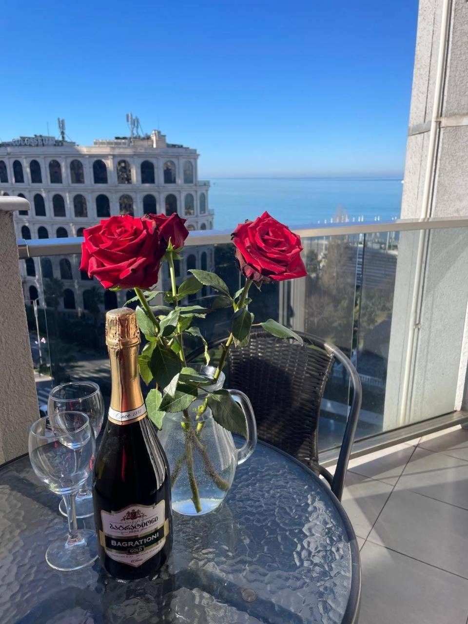Rock Hotel First Line Μπατούμι Εξωτερικό φωτογραφία
