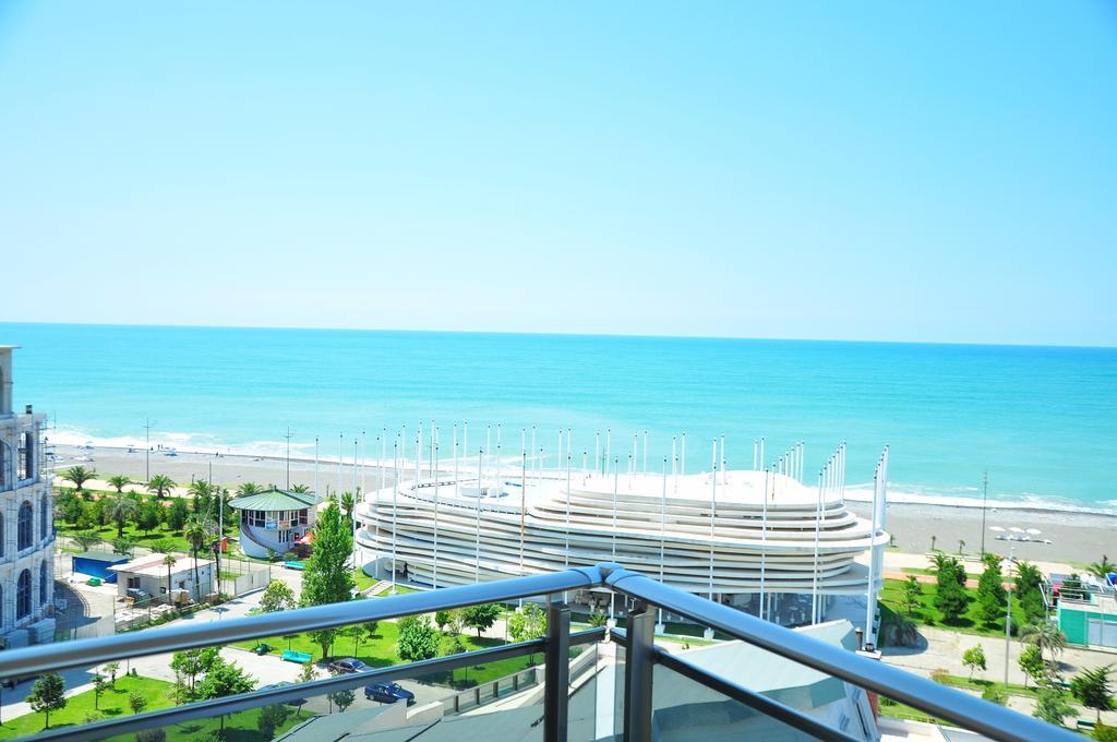 Rock Hotel First Line Μπατούμι Εξωτερικό φωτογραφία