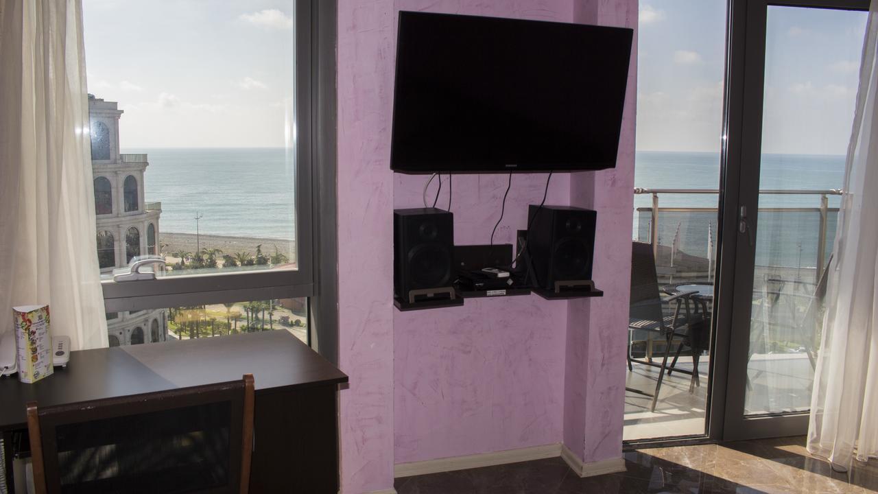 Rock Hotel First Line Μπατούμι Εξωτερικό φωτογραφία